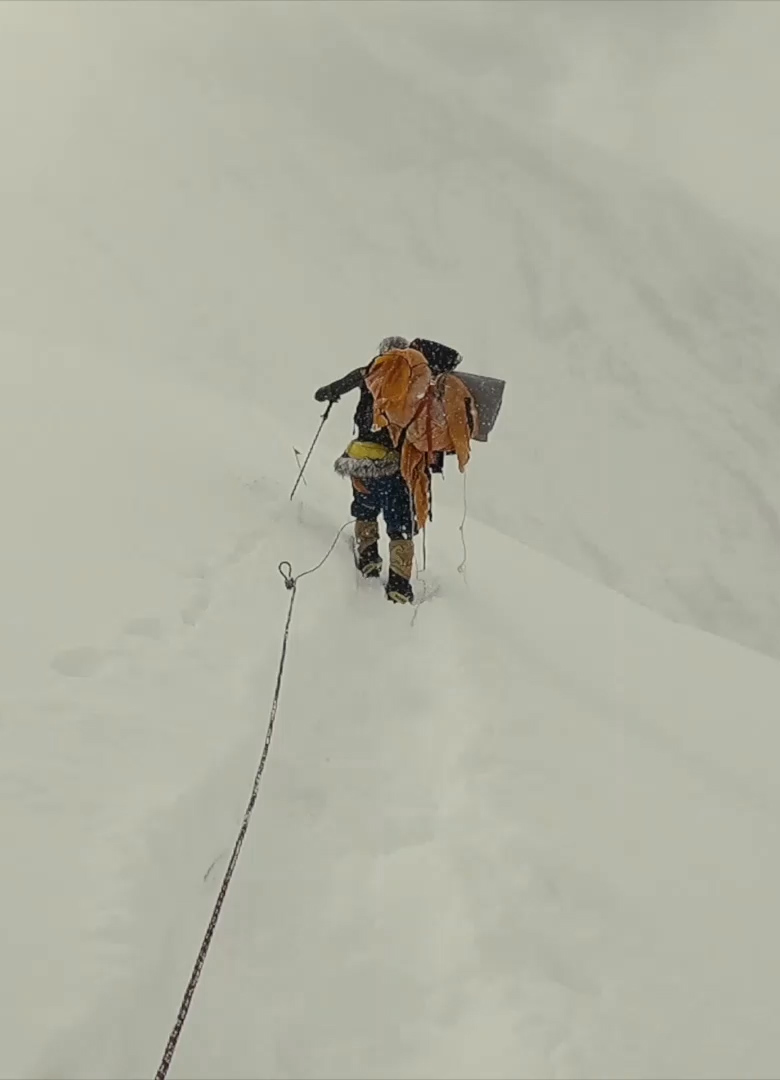 Frame del Documental Anwar